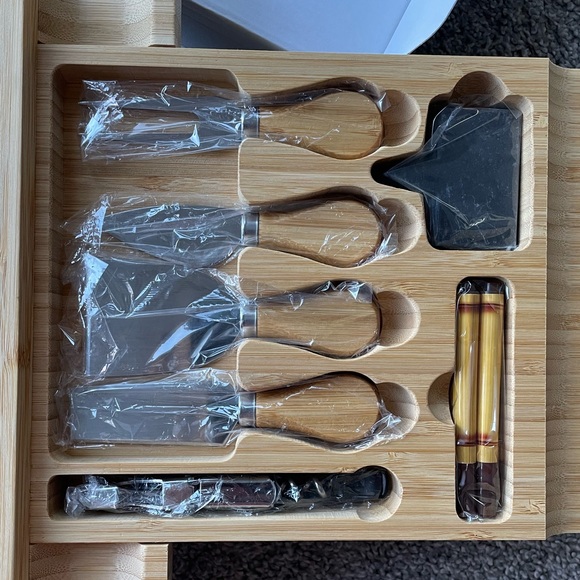GIFT IDEA! NEW Bambusi Cheese Board with Utensils - Picture 8 of 8
